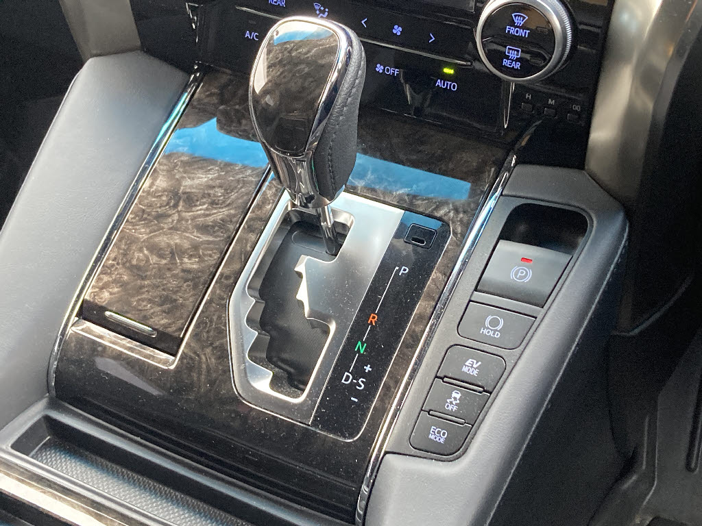 トヨタ アルファード ハイブリッド7枚目