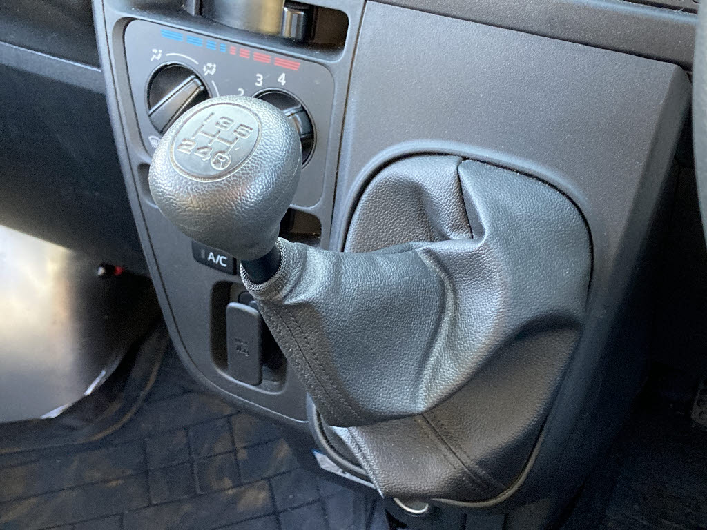 ダイハツ ハイゼットカーゴＶ5枚目