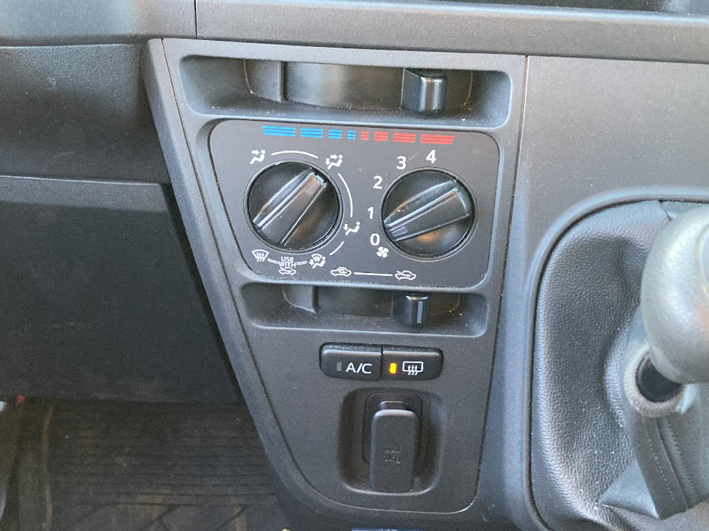 ダイハツ ハイゼットカーゴＶ6枚目