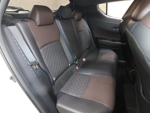 トヨタ C-HR4枚目