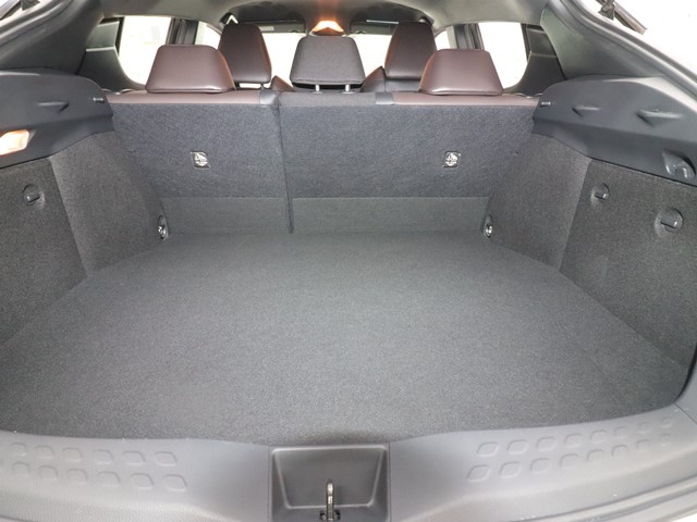 トヨタ C-HR8枚目