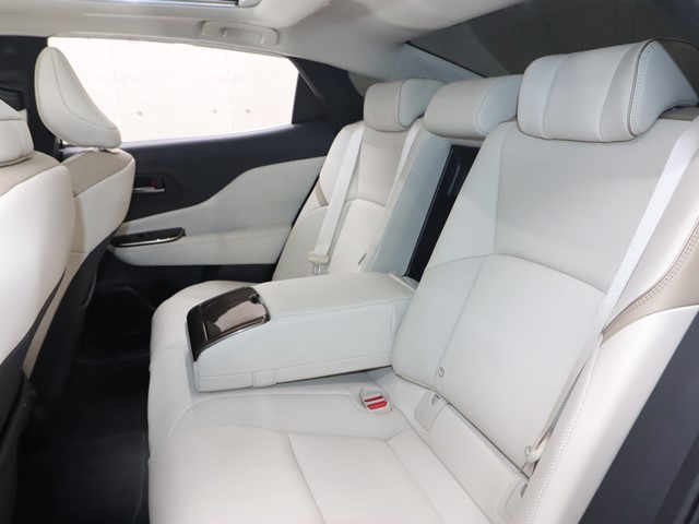 トヨタ クラウン クロスオーバー10枚目