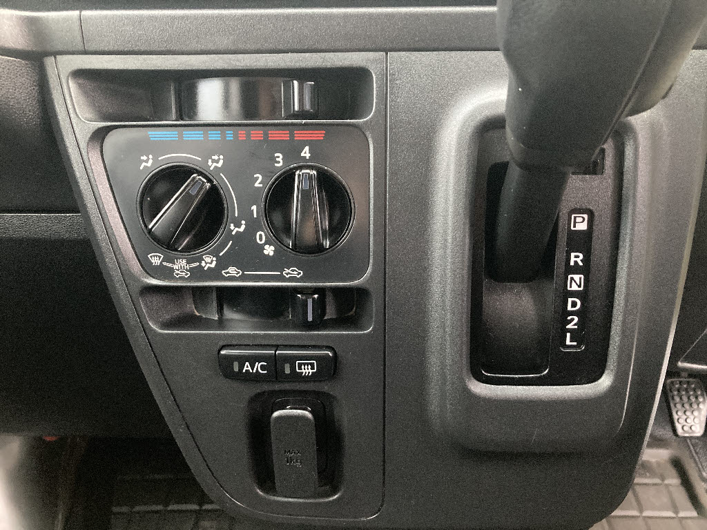 ダイハツ ハイゼットカーゴＶ4枚目