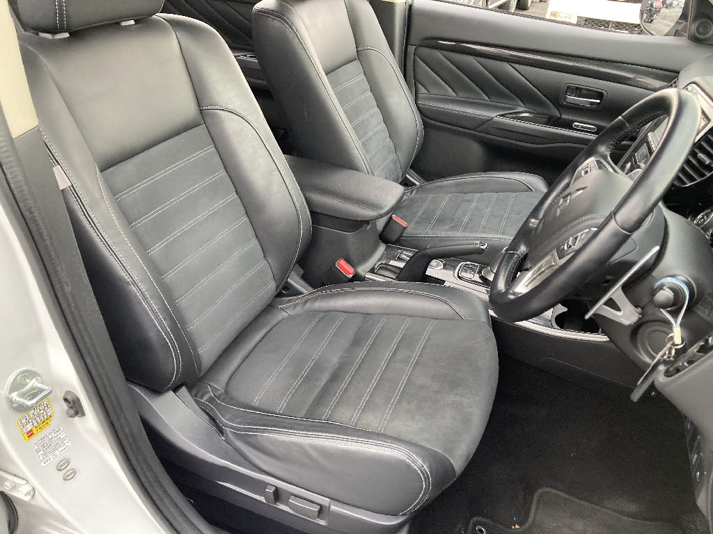 三菱 アウトランダーPHEV12枚目