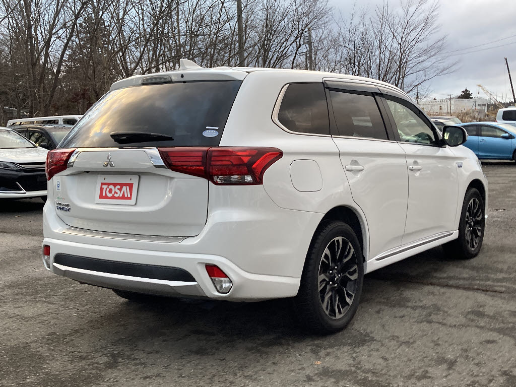 三菱 アウトランダーPHEV1枚目
