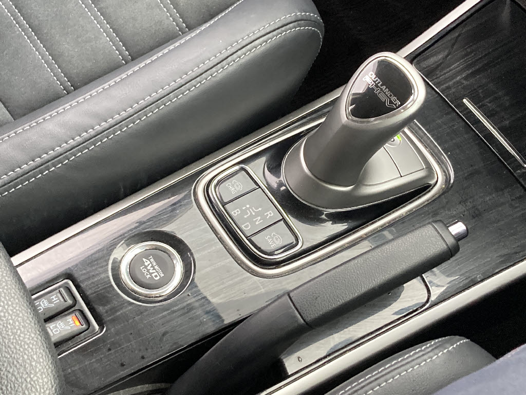 三菱 アウトランダーPHEV7枚目