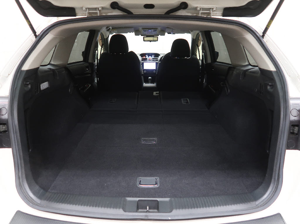 スバル レヴォーグ9枚目