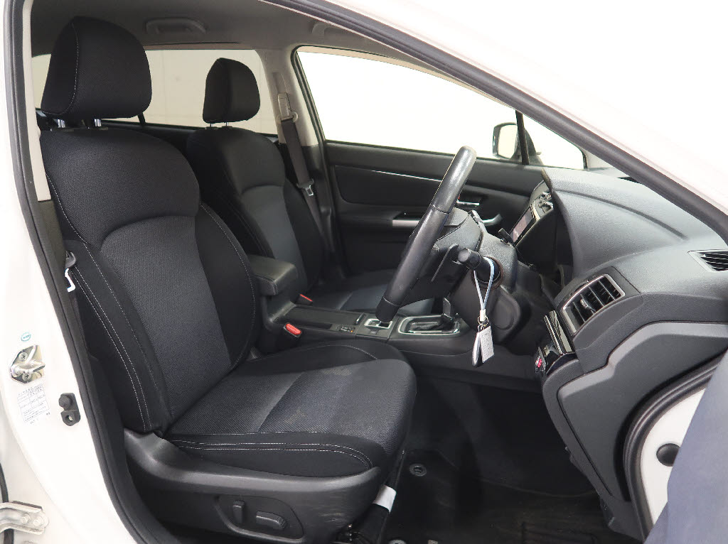 スバル レヴォーグ4枚目