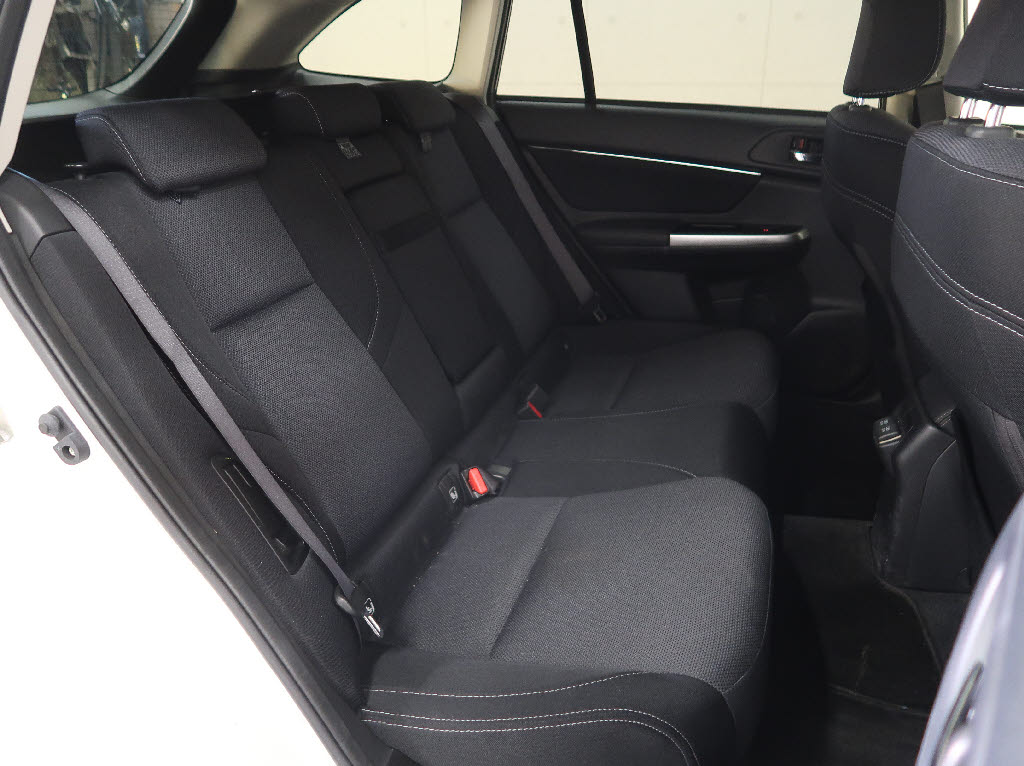 スバル レヴォーグ5枚目