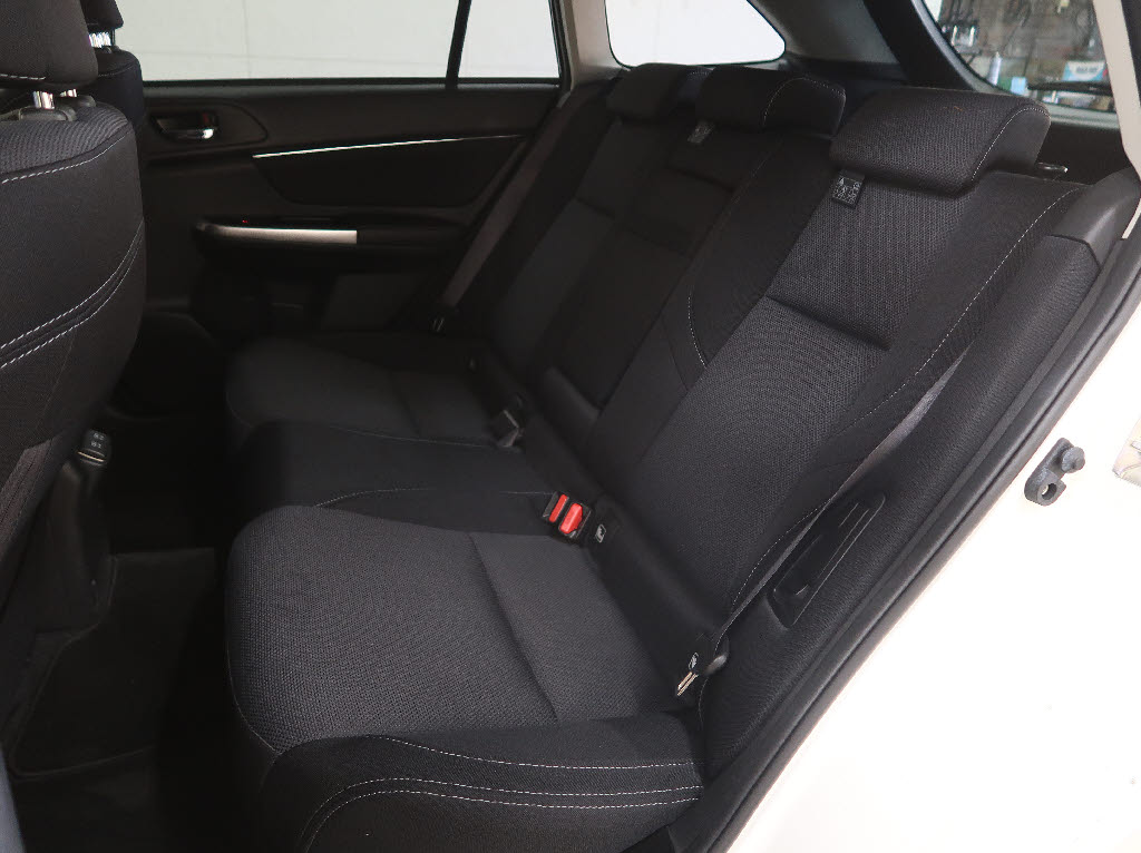 スバル レヴォーグ7枚目