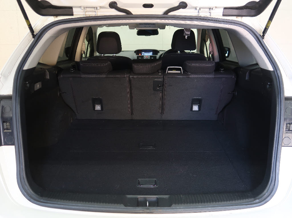 スバル レヴォーグ8枚目