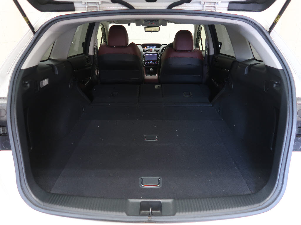 スバル レヴォーグ9枚目