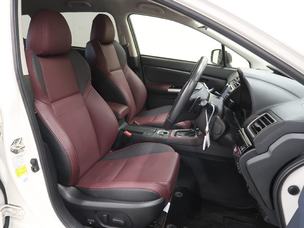 スバル レヴォーグ4枚目