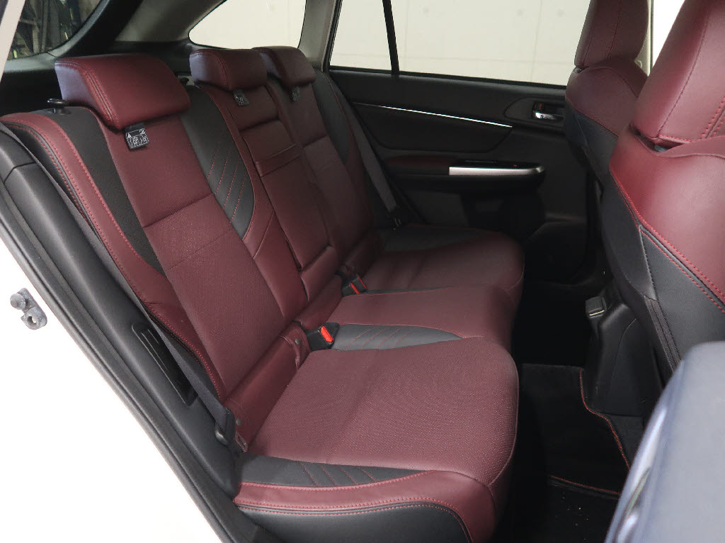 スバル レヴォーグ5枚目