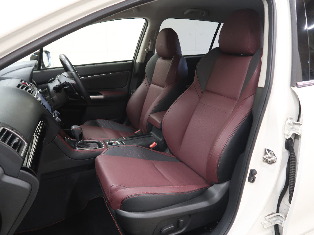 スバル レヴォーグ6枚目