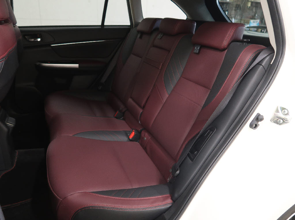 スバル レヴォーグ7枚目