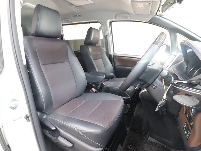 トヨタ エスクァイアＨＶ3枚目