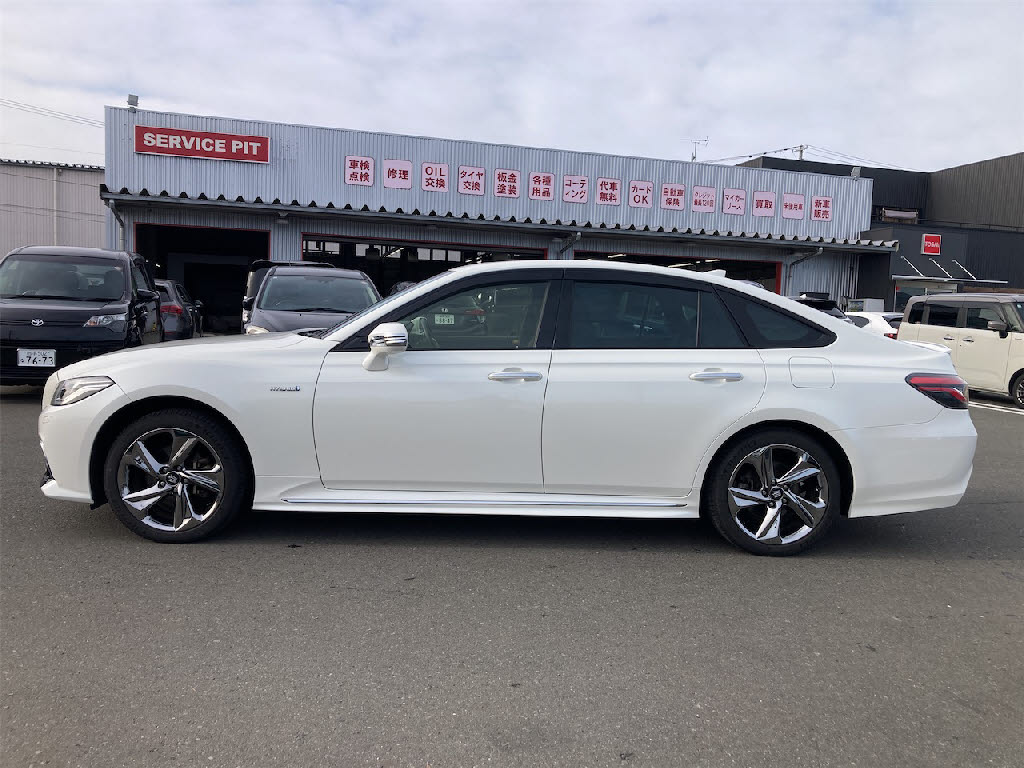 トヨタ クラウンHV5枚目