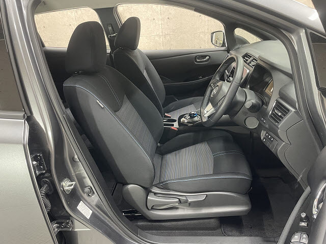 ニッサン リーフ3枚目