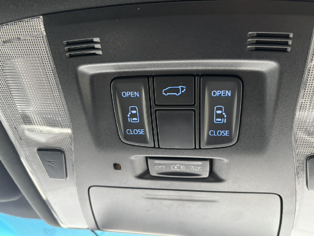 トヨタ ヴェルファイア4枚目