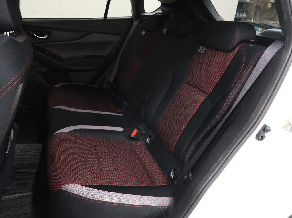 スバル インプレッサスポーツ7枚目