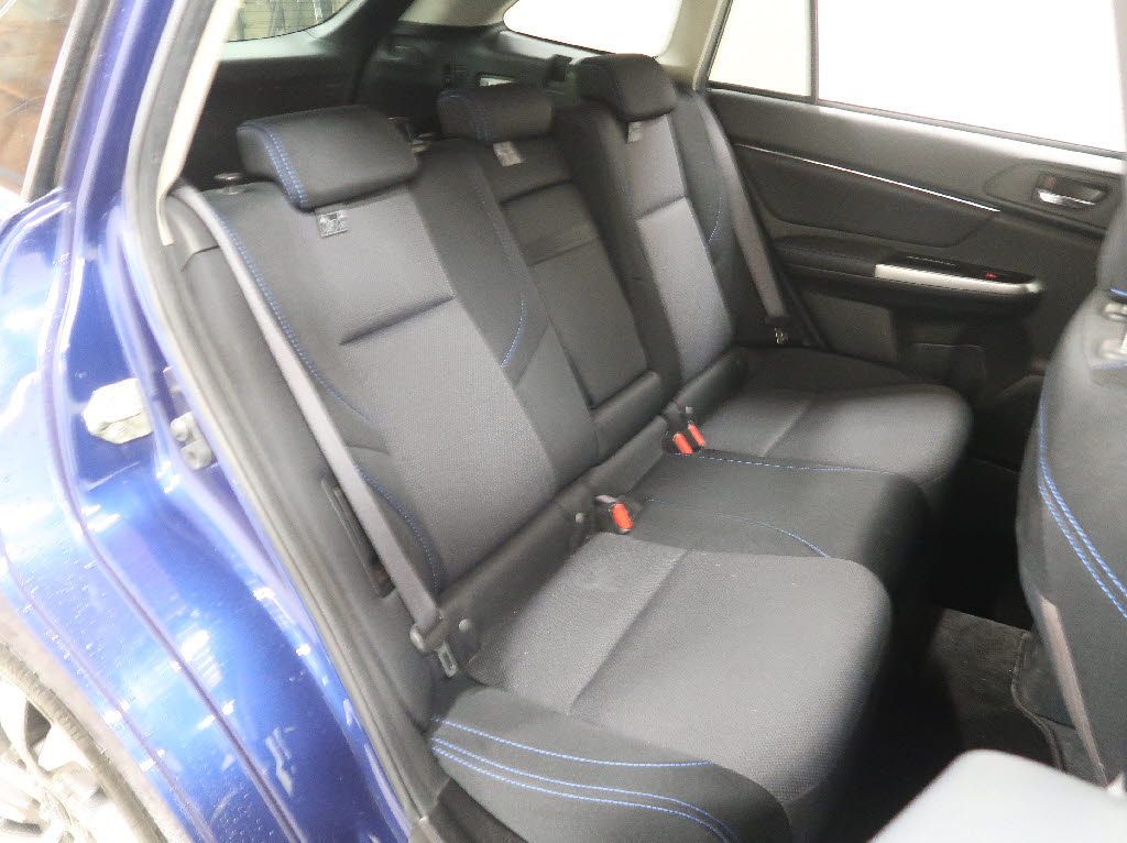 スバル レヴォーグ5枚目