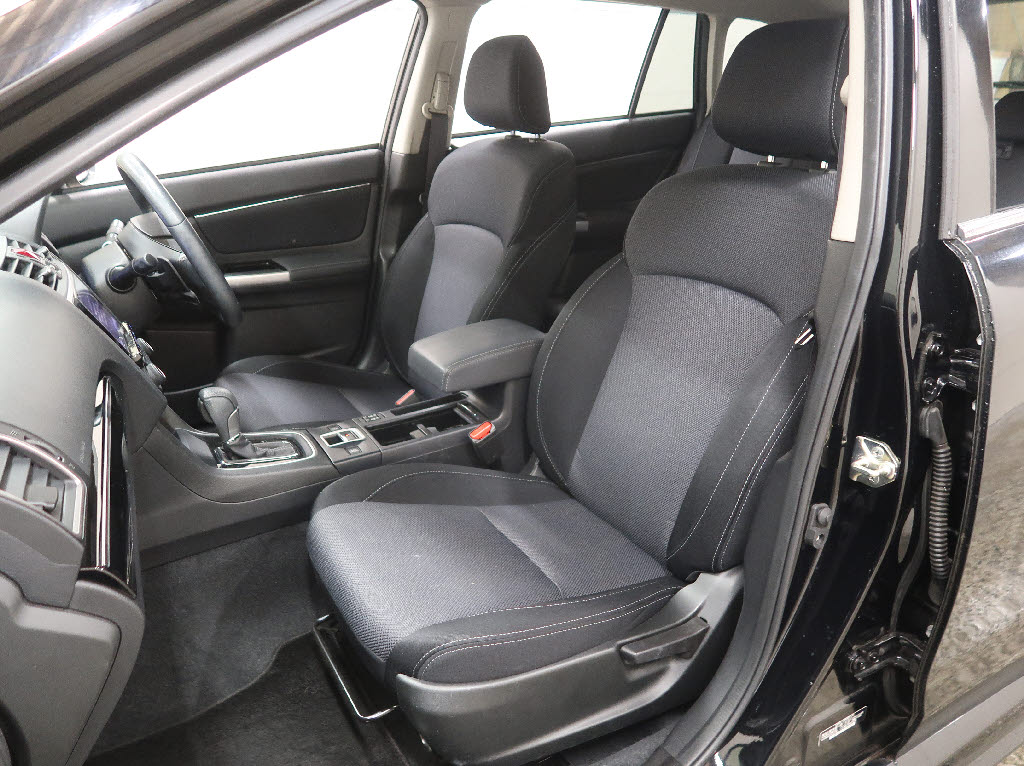 スバル レヴォーグ4枚目