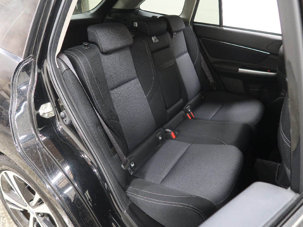 スバル レヴォーグ5枚目