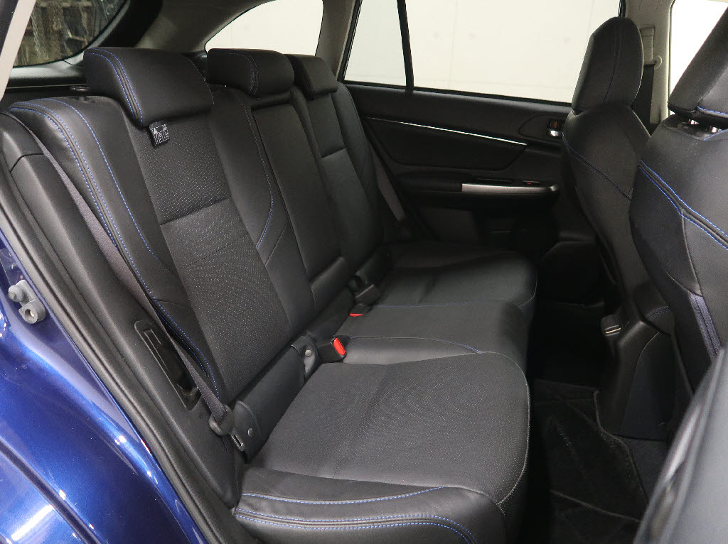 スバル レヴォーグ5枚目