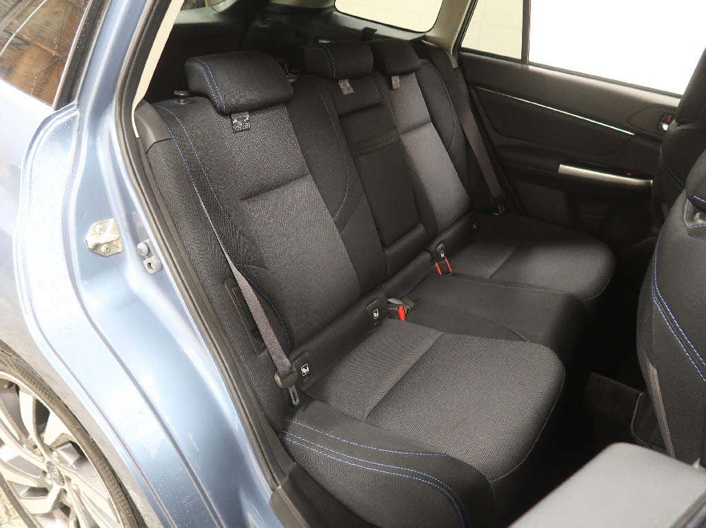 スバル レヴォーグ5枚目