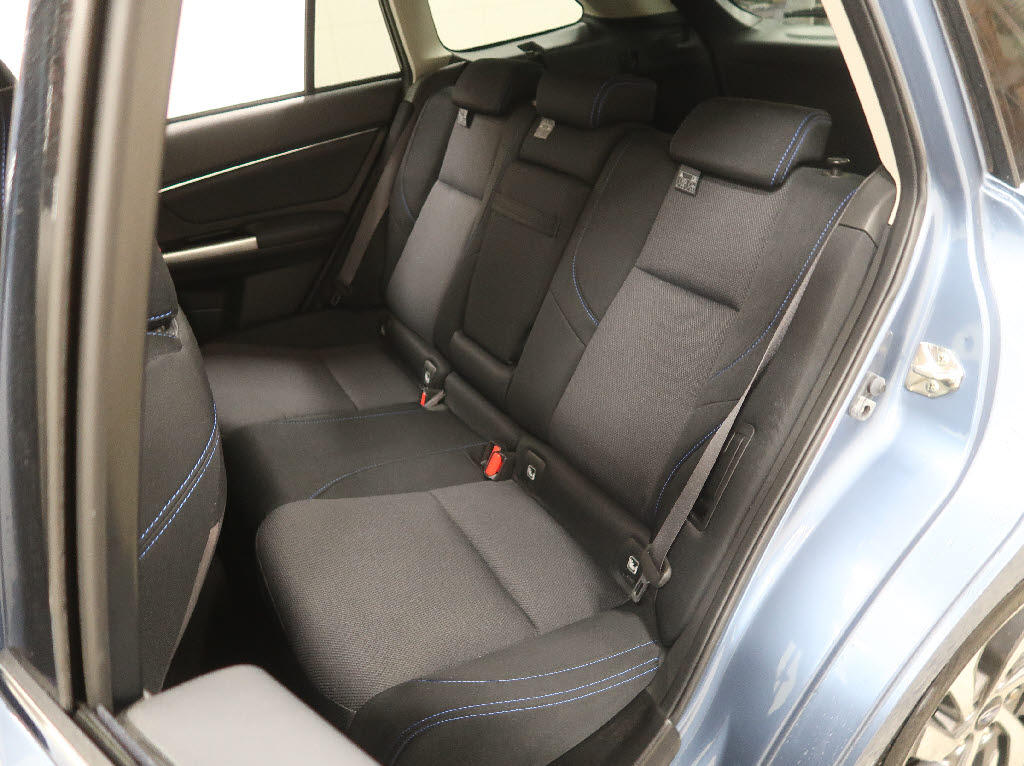 スバル レヴォーグ6枚目