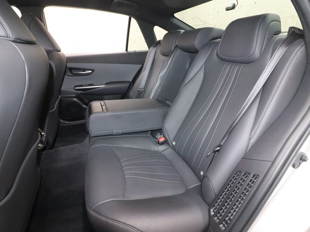 トヨタ クラウンHV7枚目