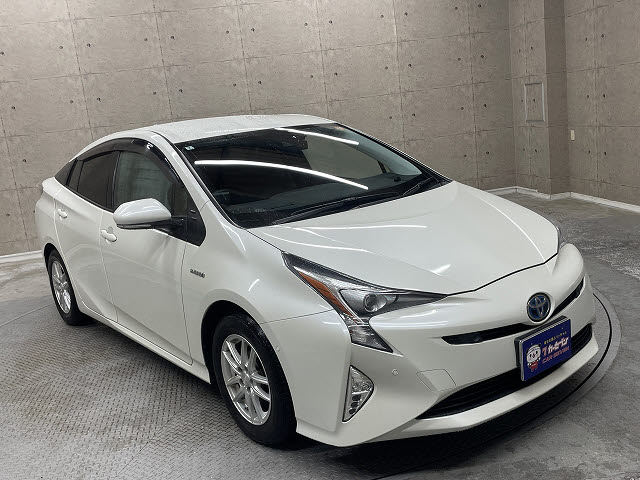 トヨタ プリウス10枚目
