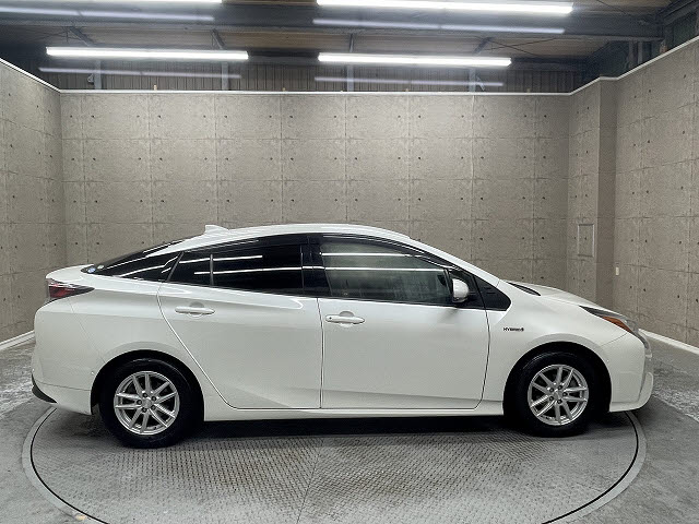 トヨタ プリウス12枚目