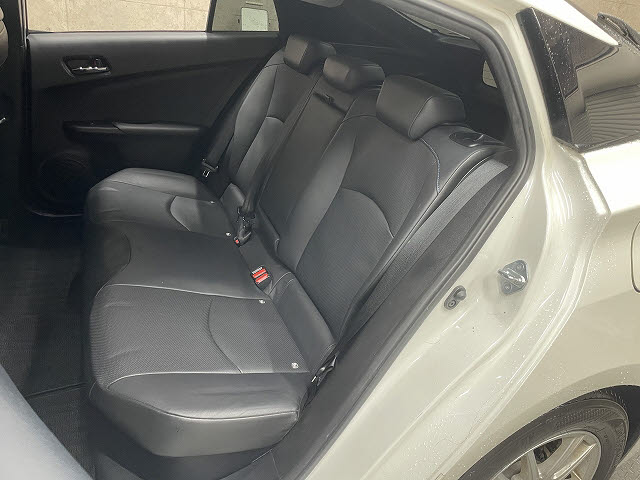 トヨタ プリウス6枚目