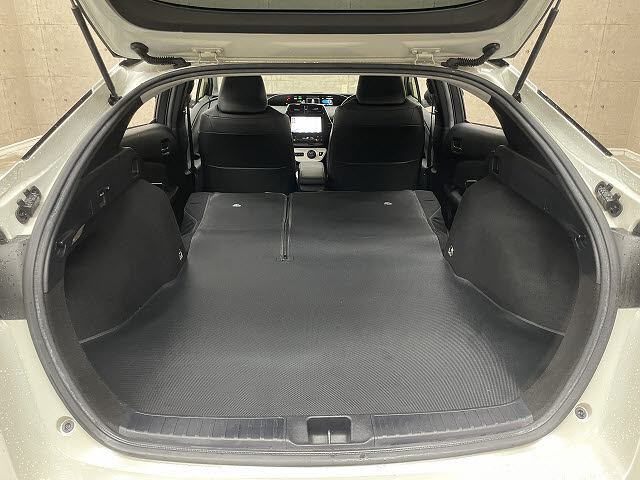 トヨタ プリウス8枚目