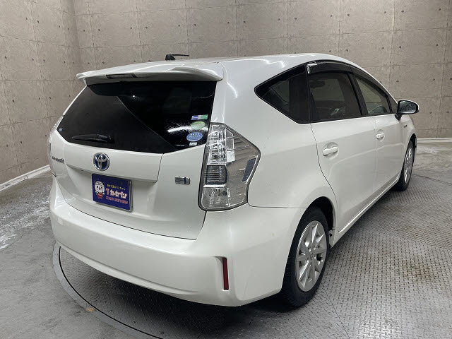 トヨタ プリウスアルファ1枚目