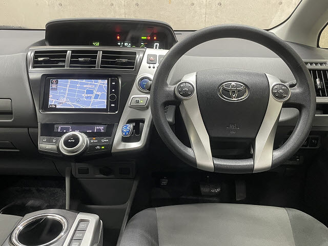 トヨタ プリウスアルファ2枚目