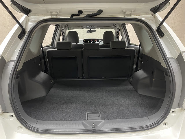 トヨタ プリウスアルファ7枚目