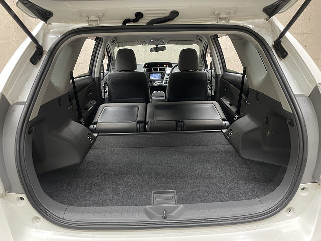 トヨタ プリウスアルファ8枚目