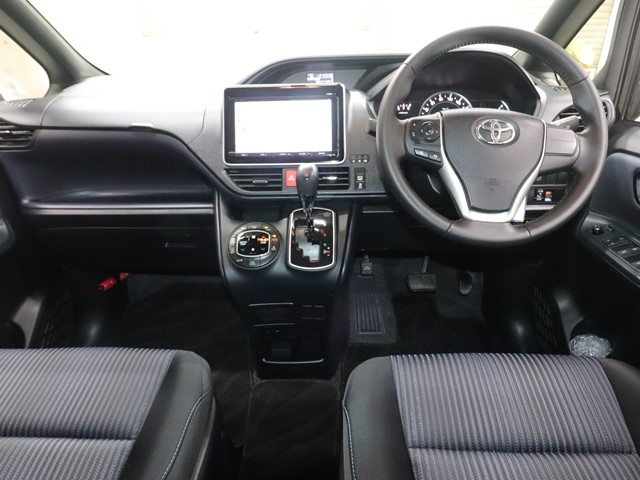 トヨタ ヴォクシー2枚目