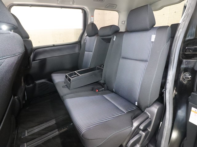 トヨタ ヴォクシー7枚目