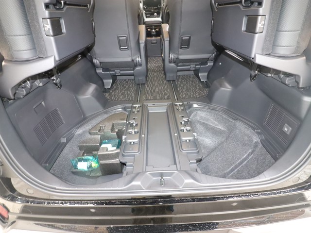 トヨタ アルファード ハイブリッド17枚目