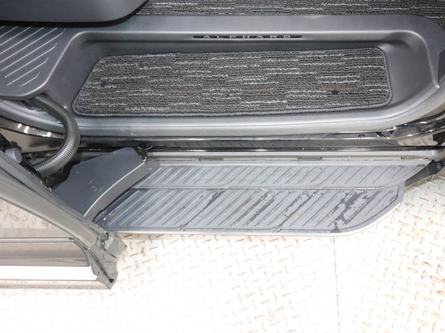 トヨタ アルファード ハイブリッド7枚目