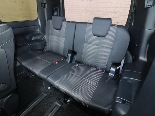 トヨタ ヴォクシー10枚目