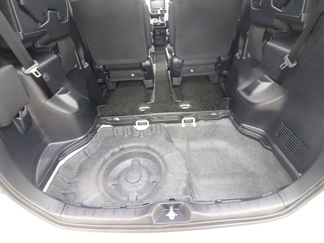 トヨタ ヴォクシー13枚目