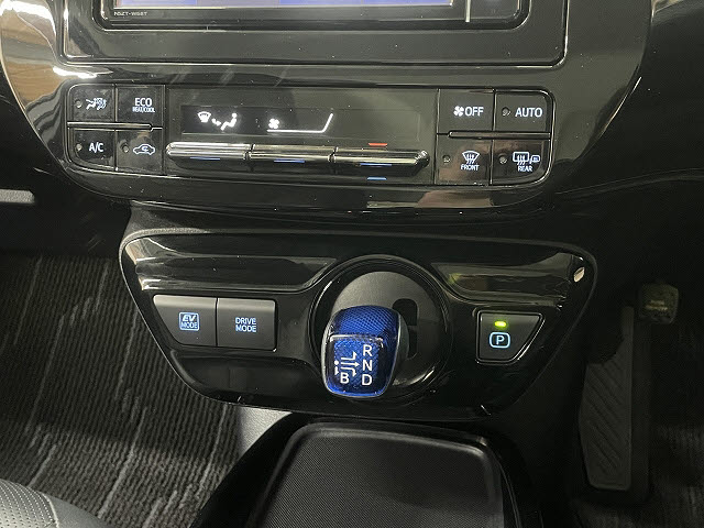 トヨタ プリウス13枚目