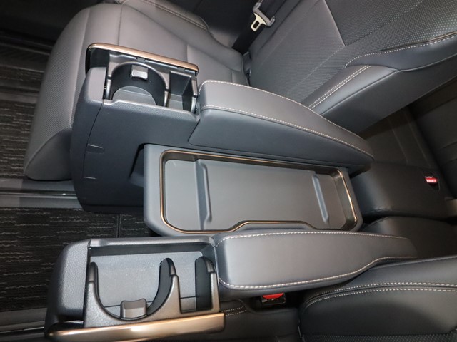 トヨタ アルファード ハイブリッド13枚目