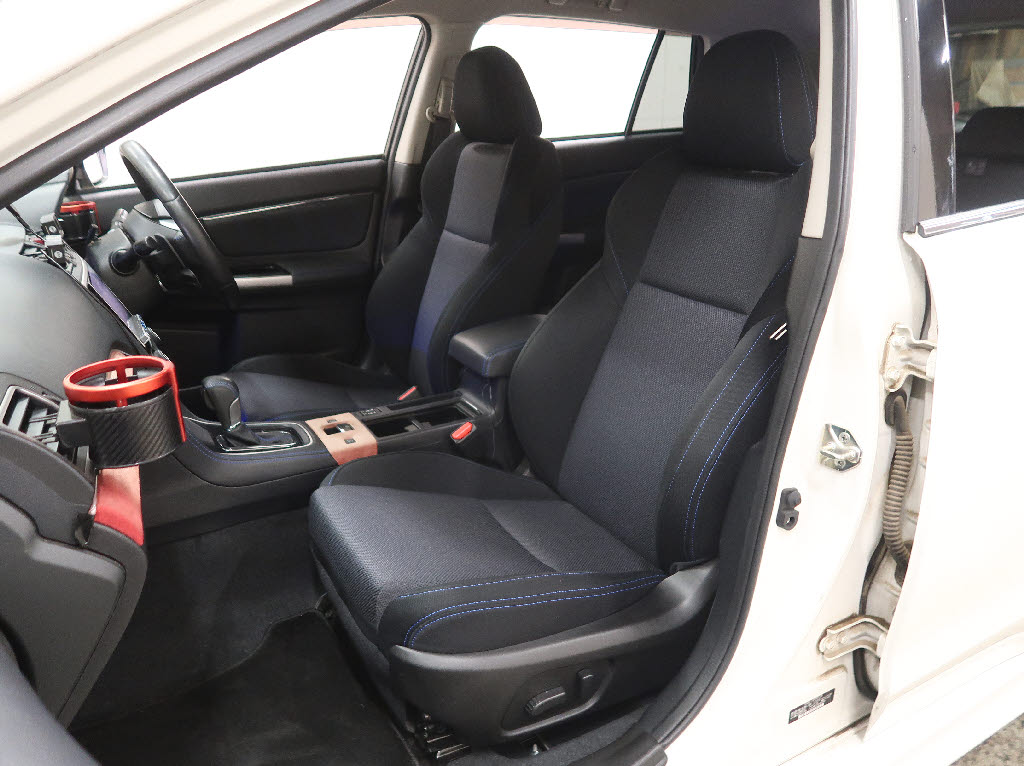 スバル レヴォーグ4枚目