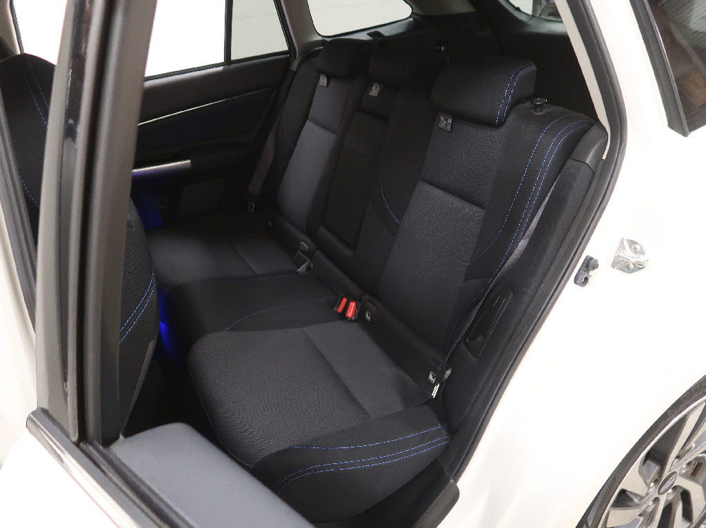 スバル レヴォーグ6枚目